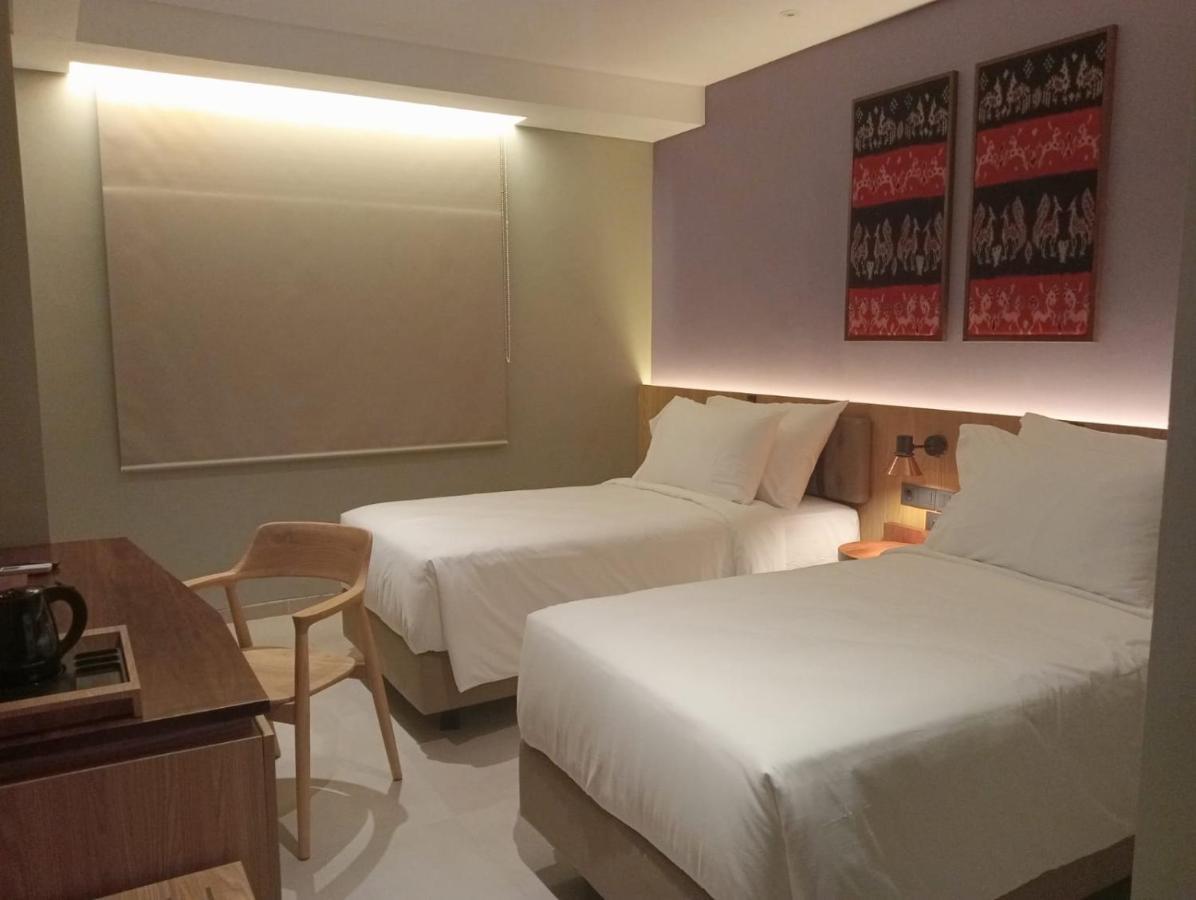 Sima Sumba Hotel Tambolaka Bagian luar foto